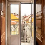 Sunny Apartment In Bica