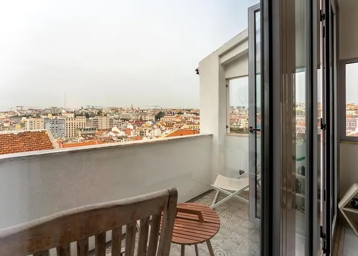 Sunny Apartment In Bica