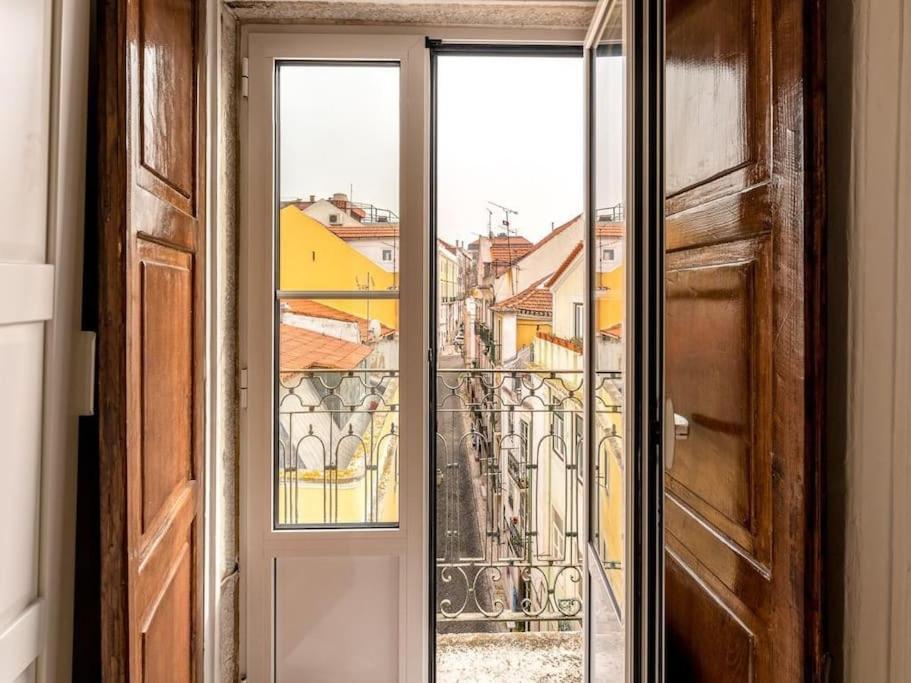 Sunny In Bica * Lissabon