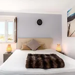 Sunny Apartment In Bica
